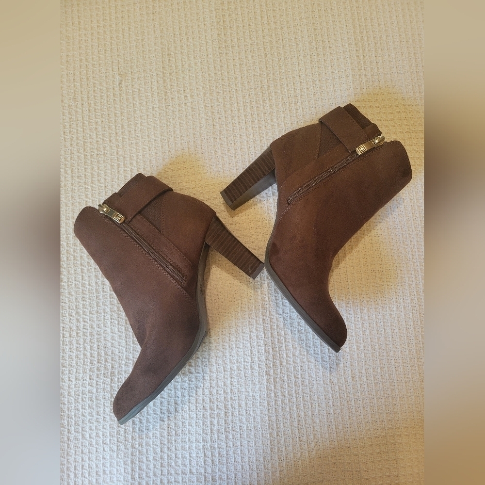 Liz Claiborne Chocolate Brown Ankle Booties - Picture 4 of 10